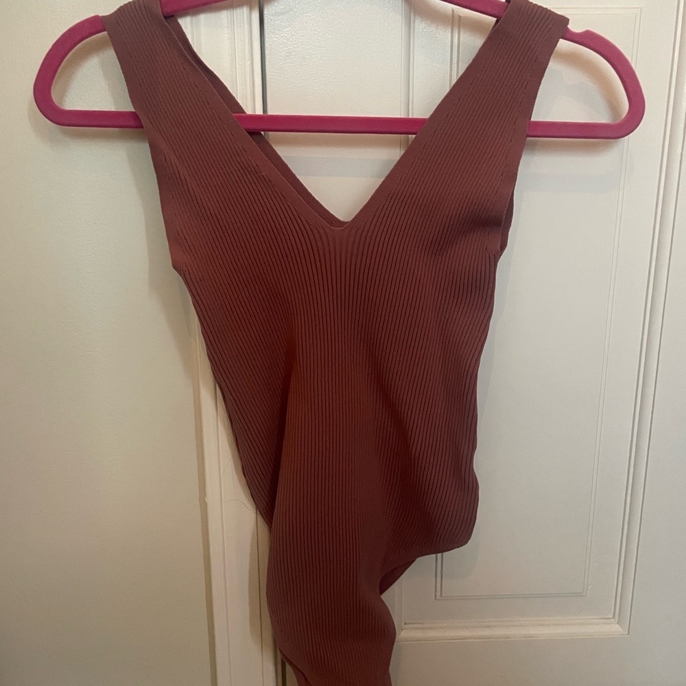 Wishlist Ribbed V-Neck Top in Mauve